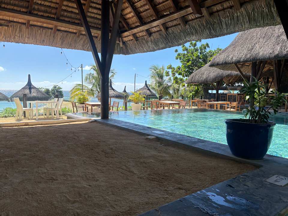 Pool Veranda Pointe aux Biches Hotel