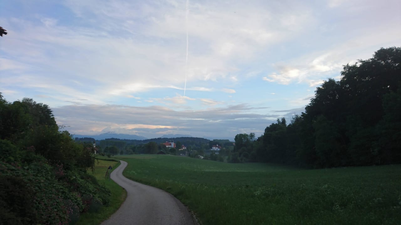 Weg zum Klostersee Ferienwohnungen Utznhof