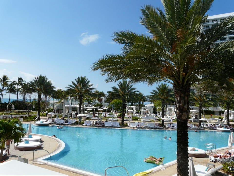 Poolanlage Hotel Fontainebleau Miami Beach