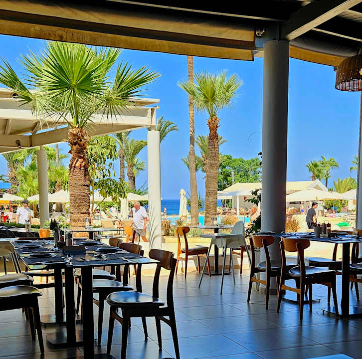 Gastro Crystal Springs Beach Hotel