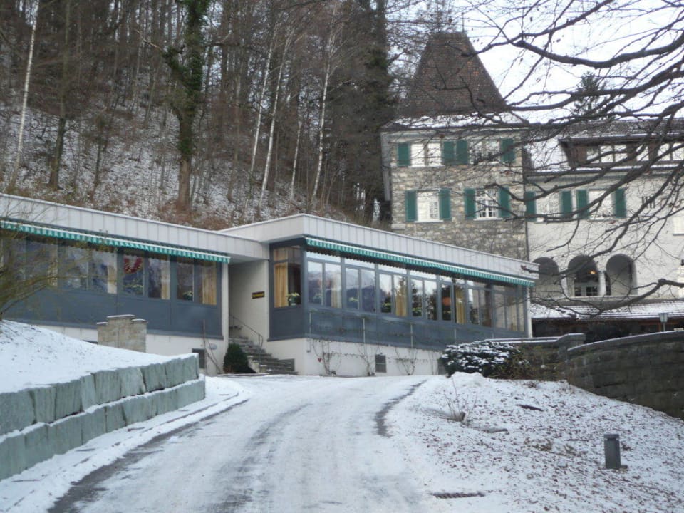 Hauptgebäude rechts, Restaurant links Hotel Schloss Ragaz