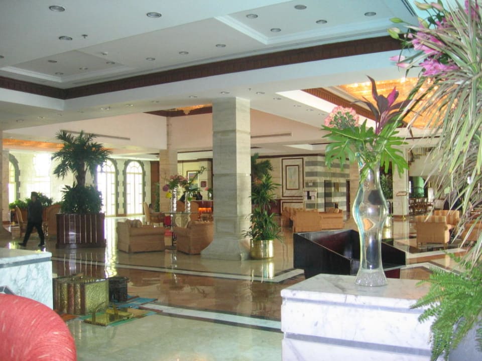 Lobby Mövenpick Hotel Cairo Media City