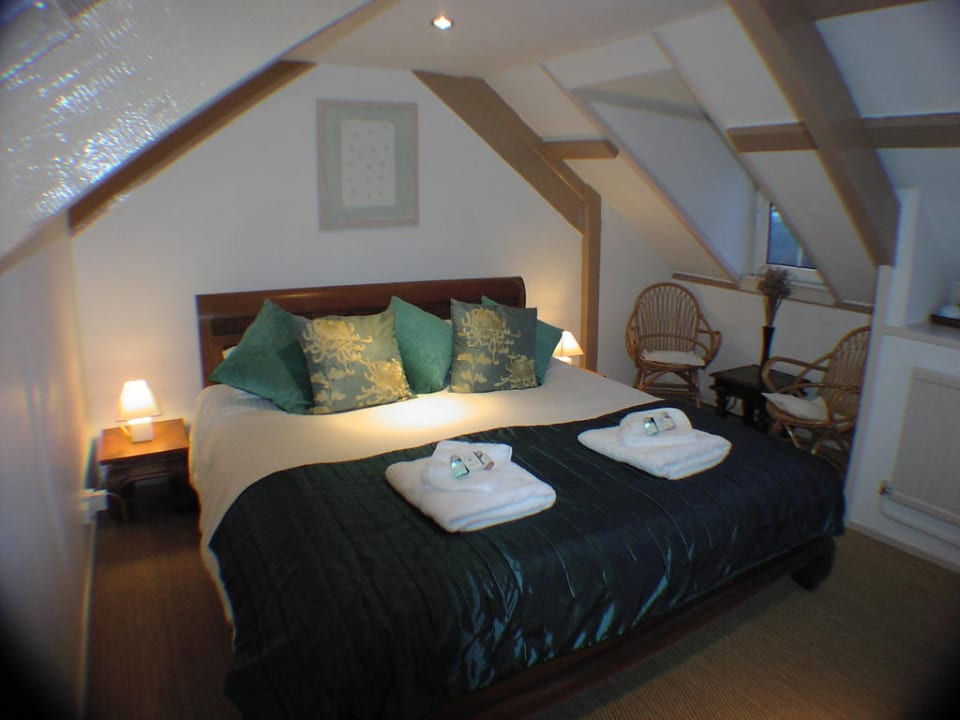 Crow's Nest Deluxe En Suite Bedroom Bottreaux House Bed & Breakfast