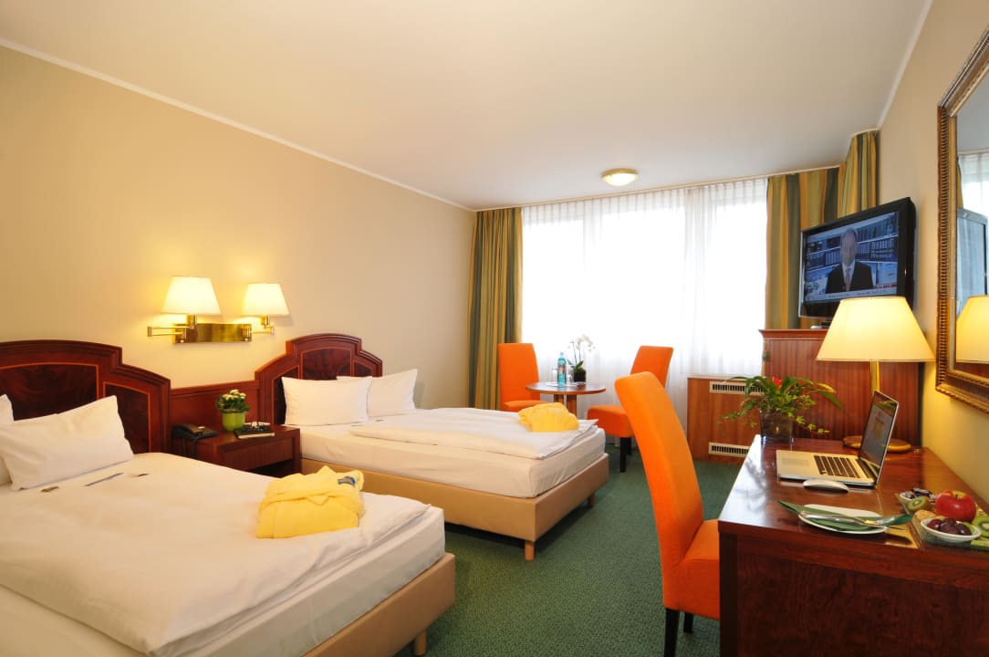 Exec. Twin mit neuem 32"-TV-Gerät Leoso Hotel Leverkusen