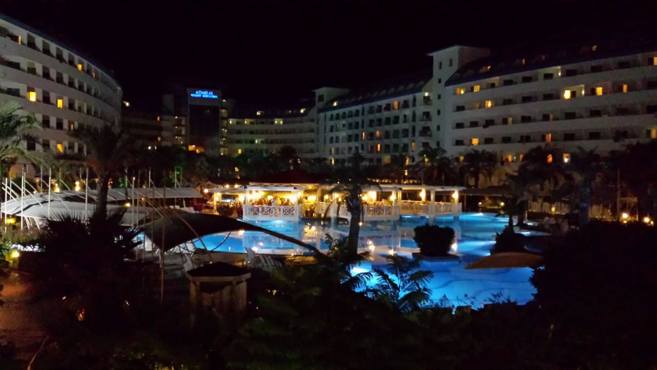 Poolanlage Crystal Admiral