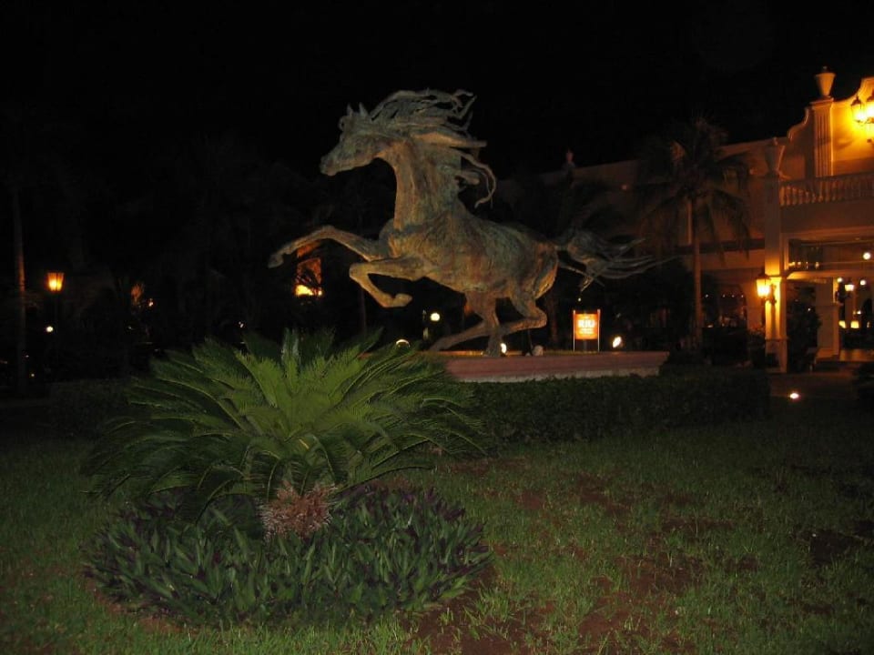 Figur vor dem RIU Tequila Hotel Riu Tequila