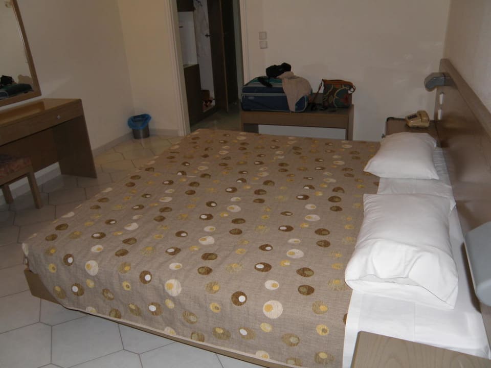 Zimmereinrichtung Niriides Hotel