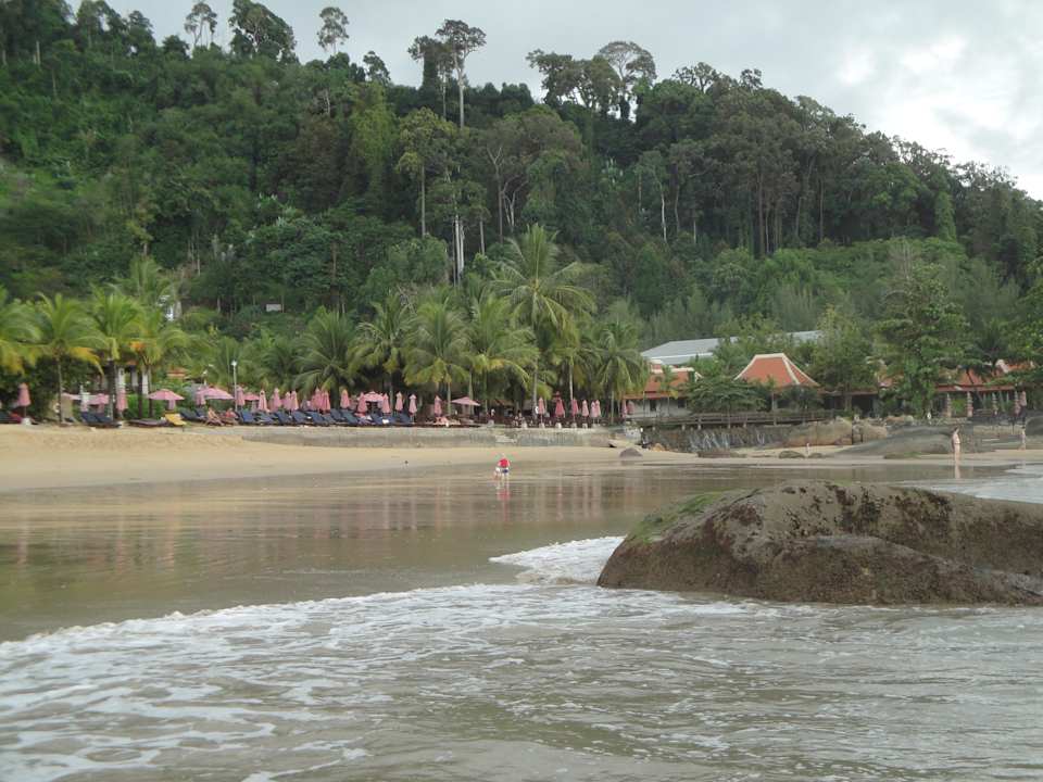Blick bei Ebbe zum Strand Khaolak Laguna Resort