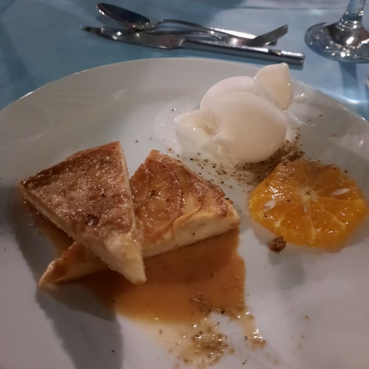 Gastro Port Side Resort Hotel