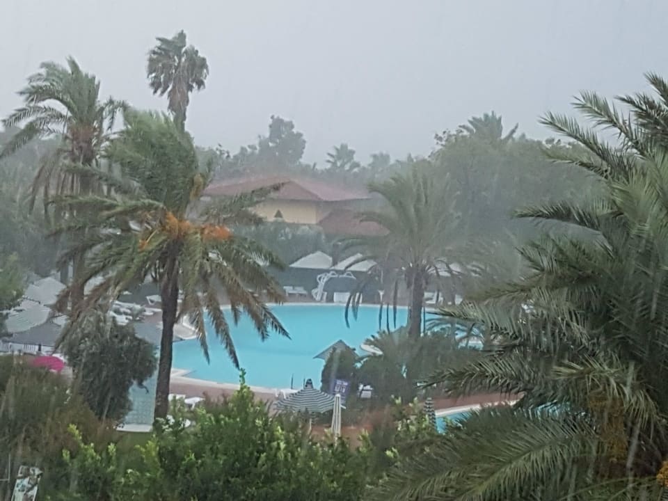 Land unter Belconti Resort Hotel
