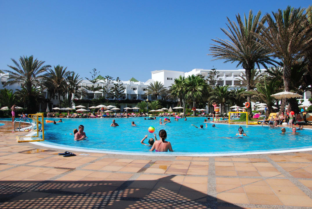 Widok na basen Iberostar Waves Founty Beach