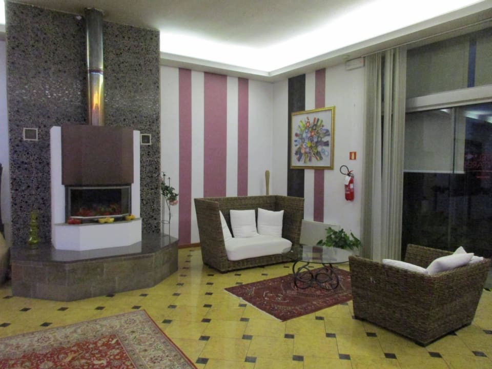 Fernsehzimmer / Alternativbar Hotel Antares
