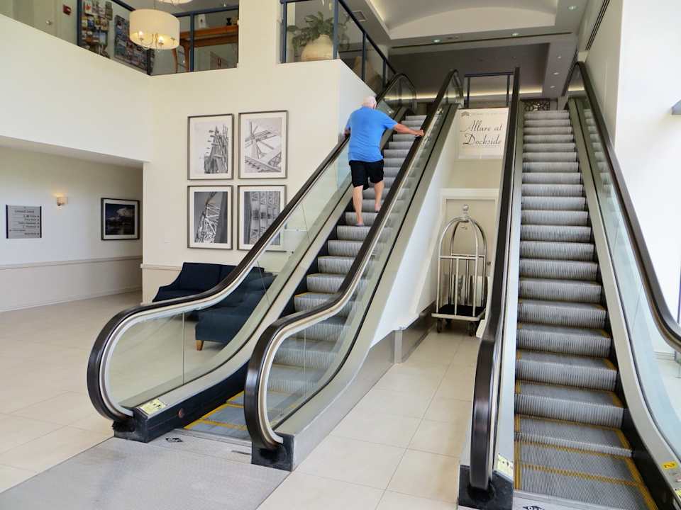 Lobby Apartments Central Dockside