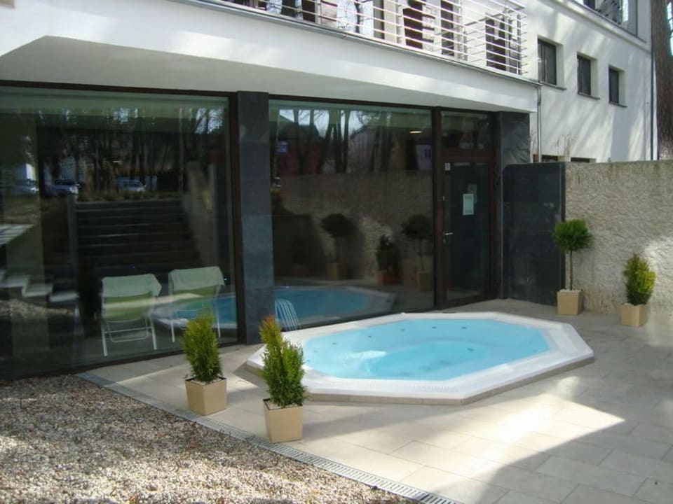 Der Whirlpool außen West Baltic Resort