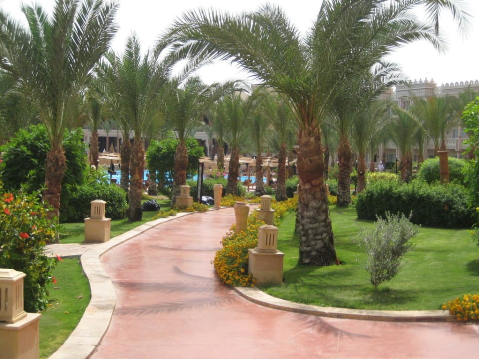 Weg durch die Anlage Pickalbatros Palace Resort