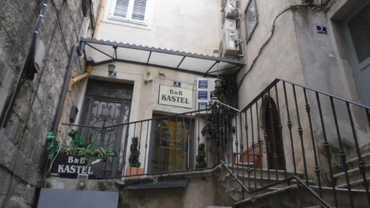 Hoteleingang Hotel Kastel