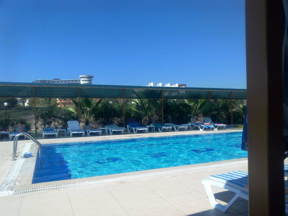 Sauberer und erfrischender Pool Önder Yildiz Hotel