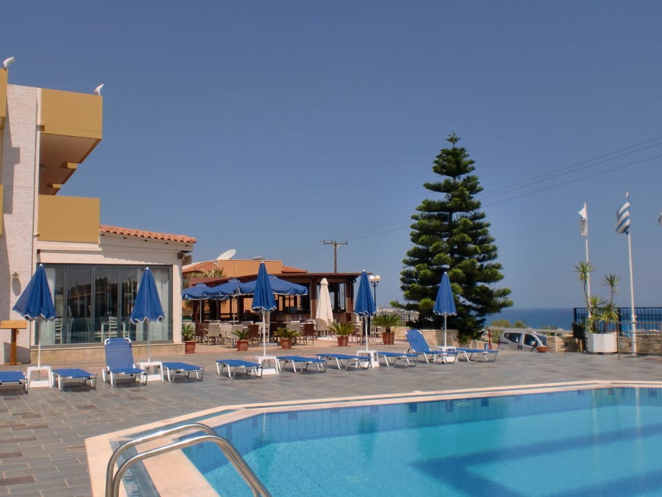 Pool hinten  Koni Village Hotel