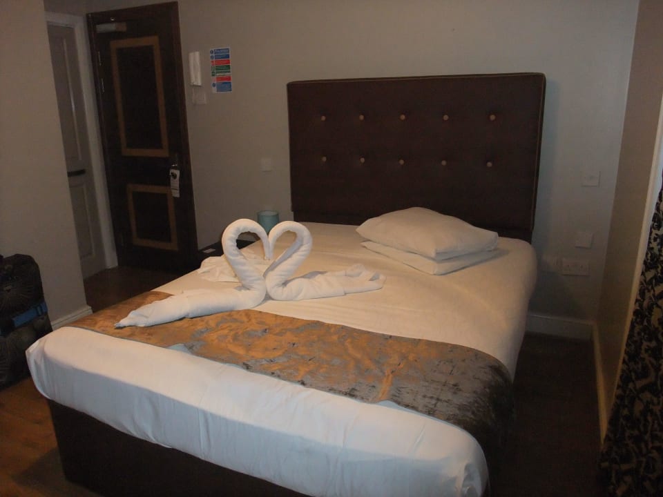 Bett Richtung Eingangstür Apart Hotel 73