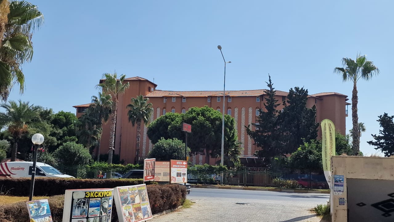 Außenansicht Club Turtas Beach Hotel