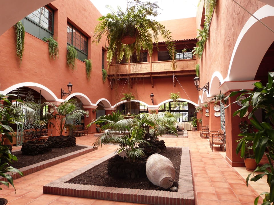 Schön angelegter Innenhof La Palma Princess