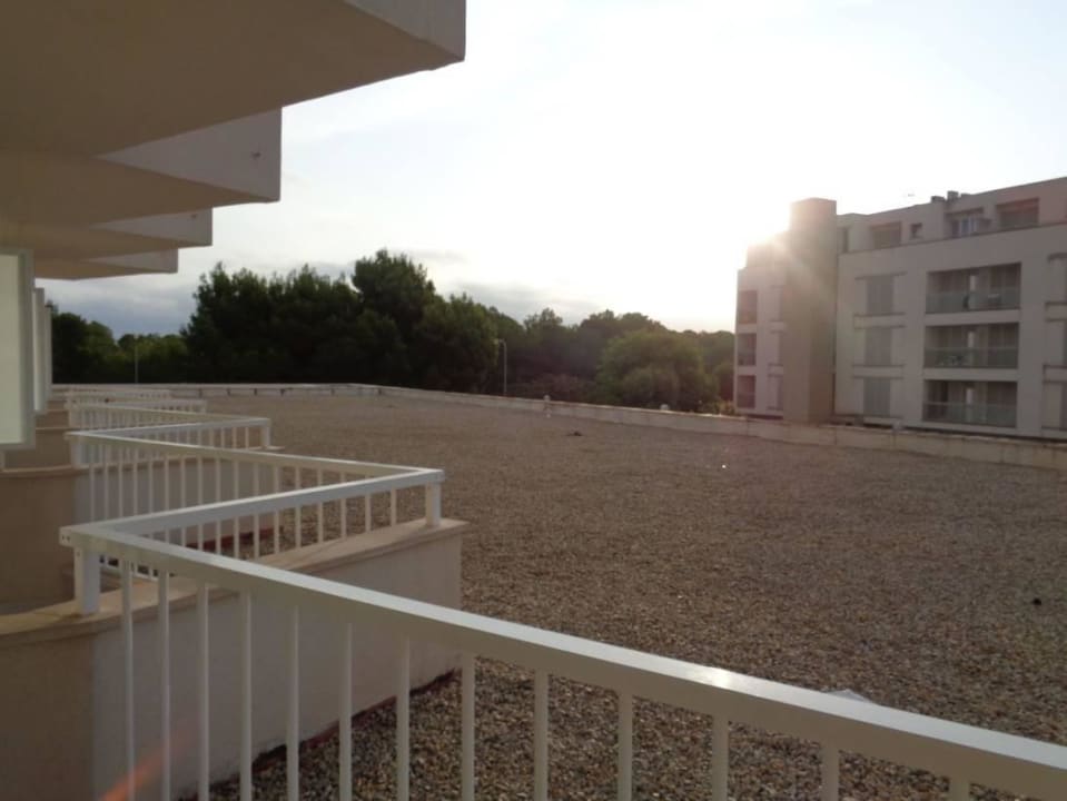 Blick über das Vordach BG Hotel Caballero