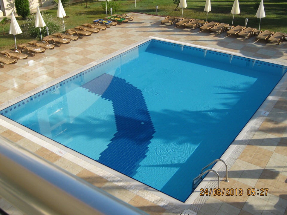 Ruhiger, kleiner Pool im vorderen Hotelbereich Solivia Hotel