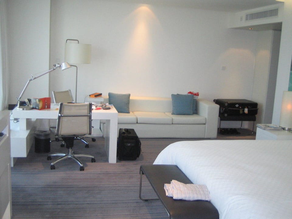 Schlaf- und Arbeitsbereich Grand Mercure Shanghai Century Park