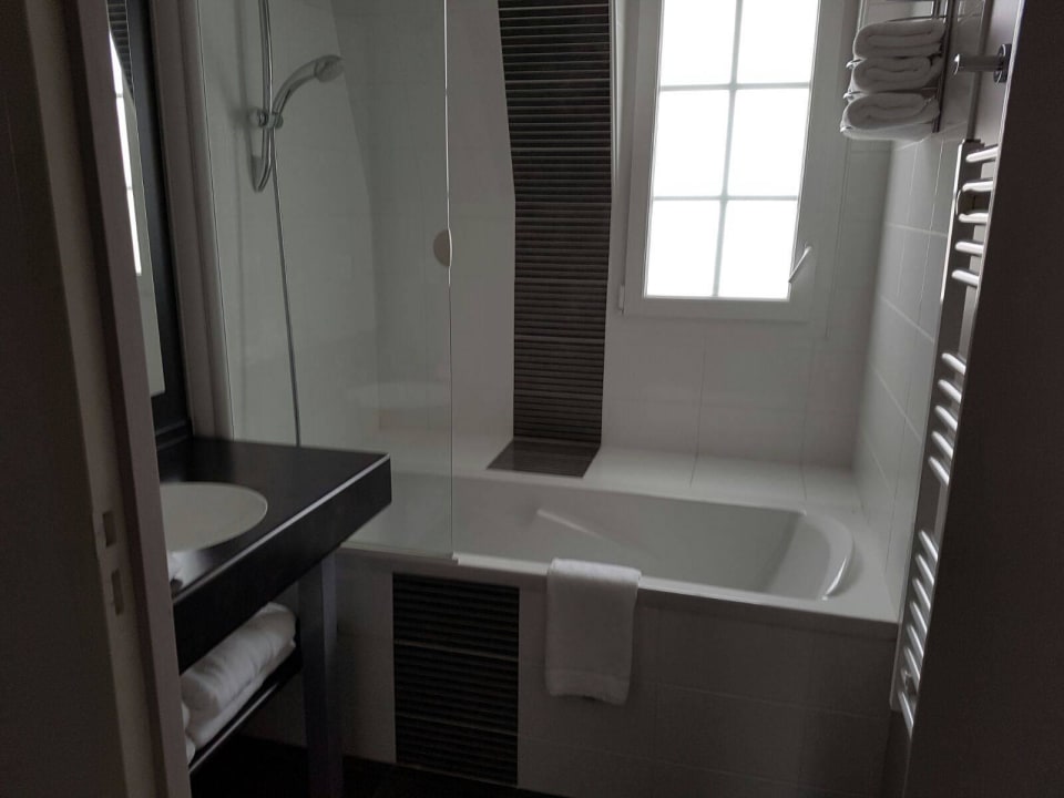 Eins der Bäder Hotel Les Villas du SPA