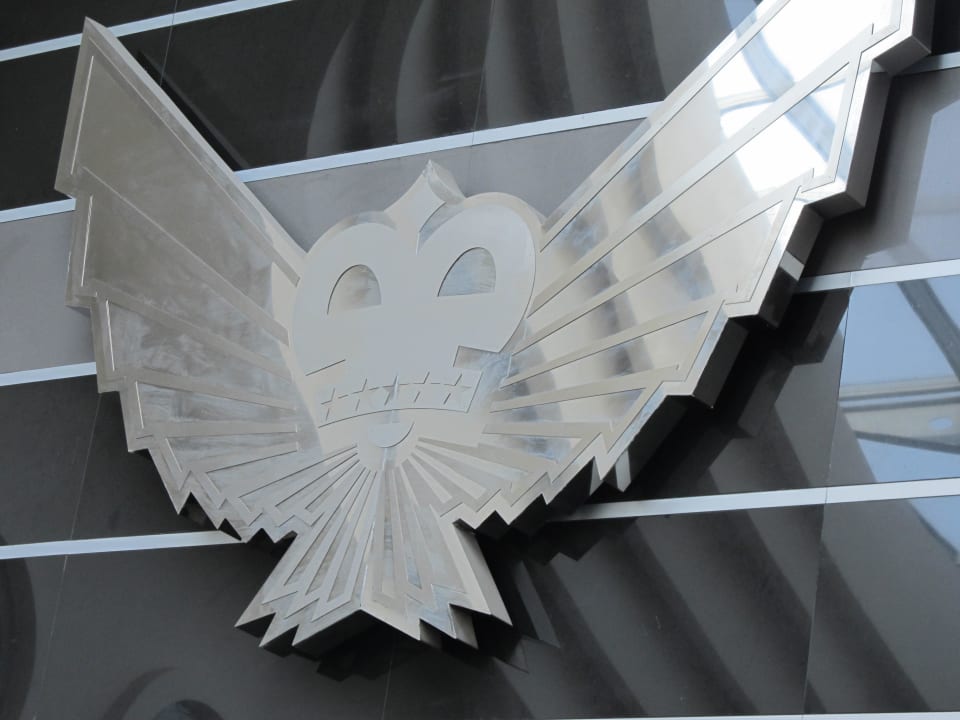 Das Wappen des Royal Wings Royal Wings Hotel