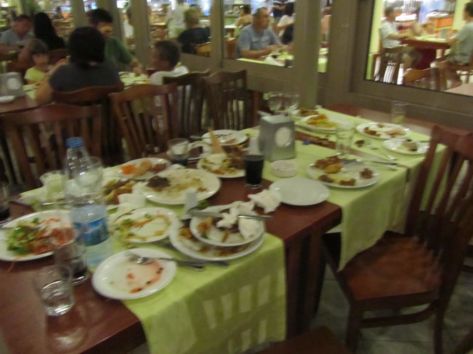 Tischzustand ab 19:00 Uhr VONRESORT Golden Beach