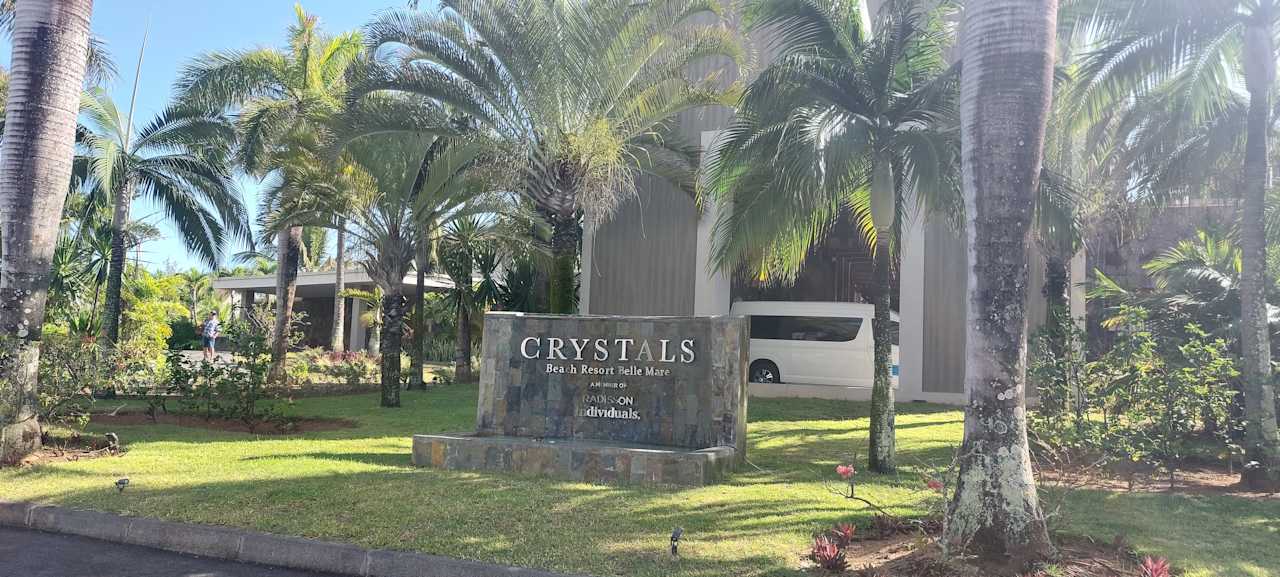 Außenansicht Crystals Beach Resort Belle Mare, a member of Radisson Individuals