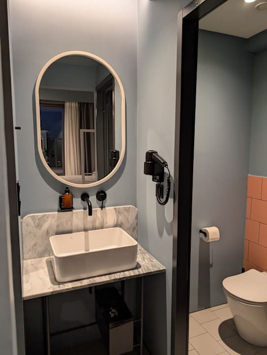 Zimmer Zeus is Loose Hostel