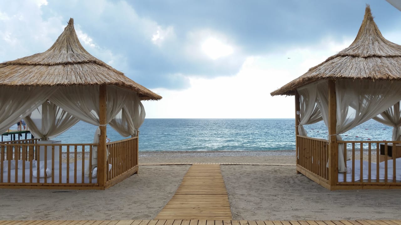 Lodge Pirate's Beach Club