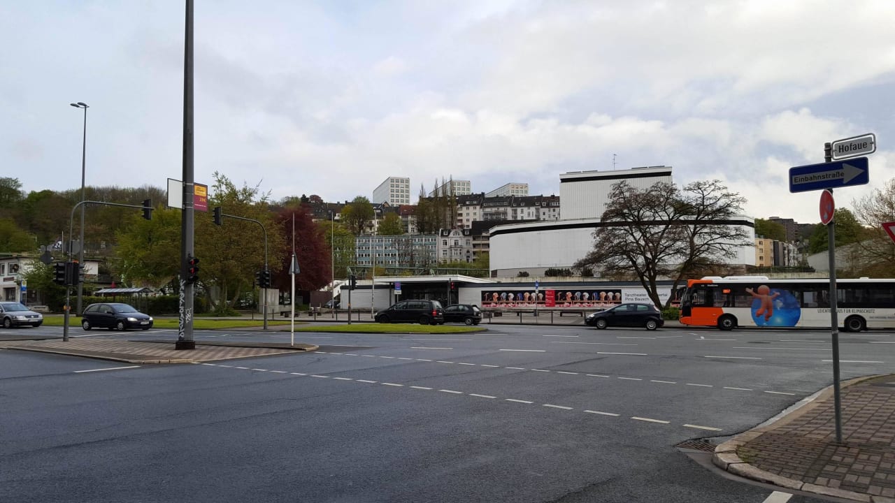 Blick vor dem Hotel B&B HOTEL Wuppertal-City