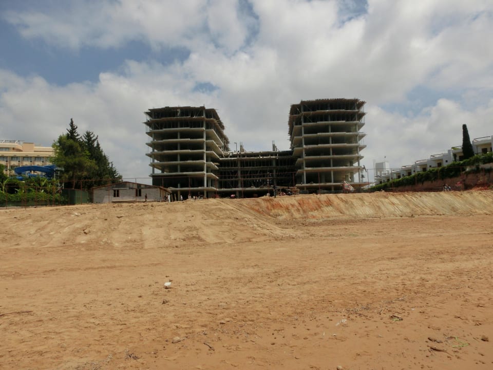 Sicht vom Strand aus Azura Deluxe Resort & Spa Hotel