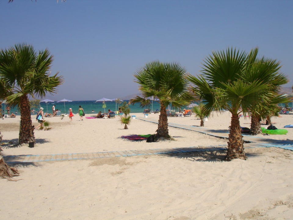 Blick über den Strand zum Meer Atlantica Marmari Beach