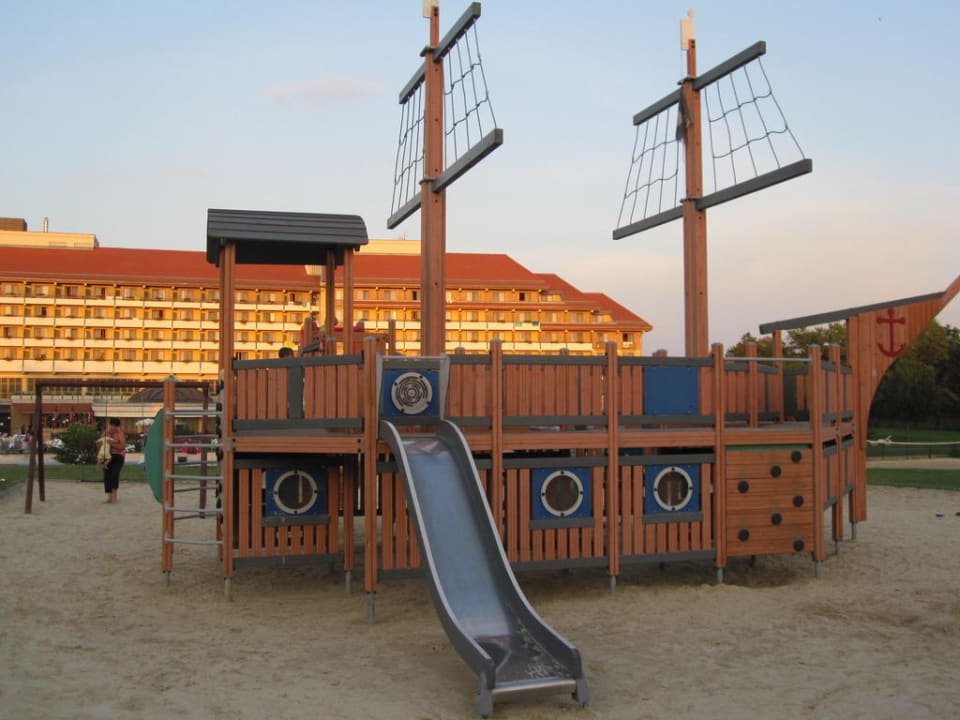 Kinderspielplatz mit Piratenschiff Hunguest Hotel Pelion