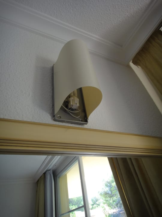 Die Lampen im Zimmer - unschön! Prinsotel La Pineda