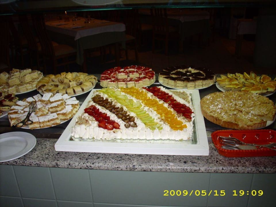 Wspaniały tort w stołówce Skanes Serail Aquapark