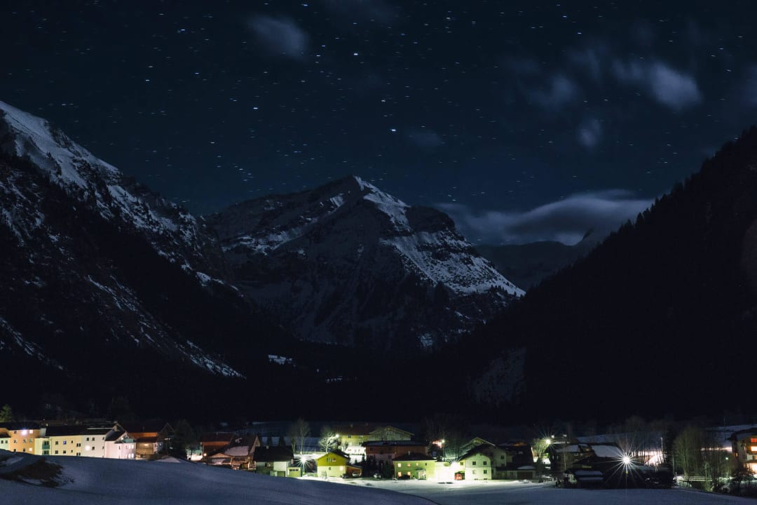 Blick über das Tal bei Nacht Jungbrunn - Der Gutzeitort