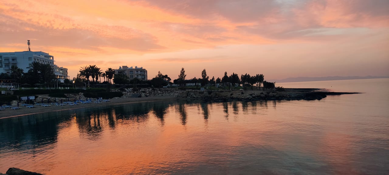 Strand Crystal Springs Beach Hotel