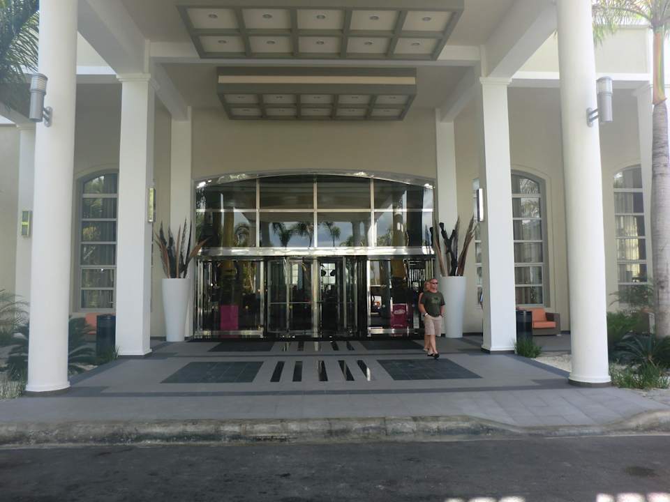 Eingang RPB Hotel Riu Palace Bavaro