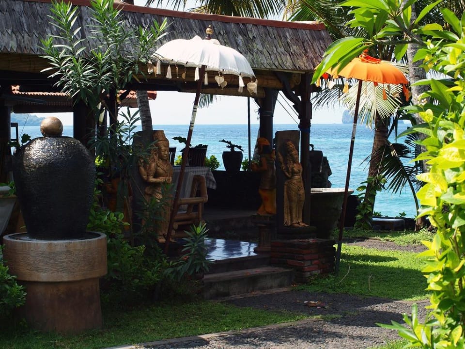 Eingang zum Restaurant Anom Beach Hotel