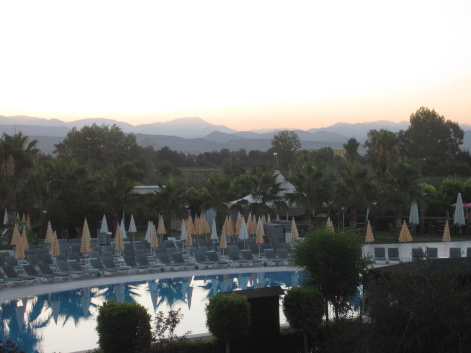 Uizicht vanuit kamer om 6:00 Marvida Family Eco