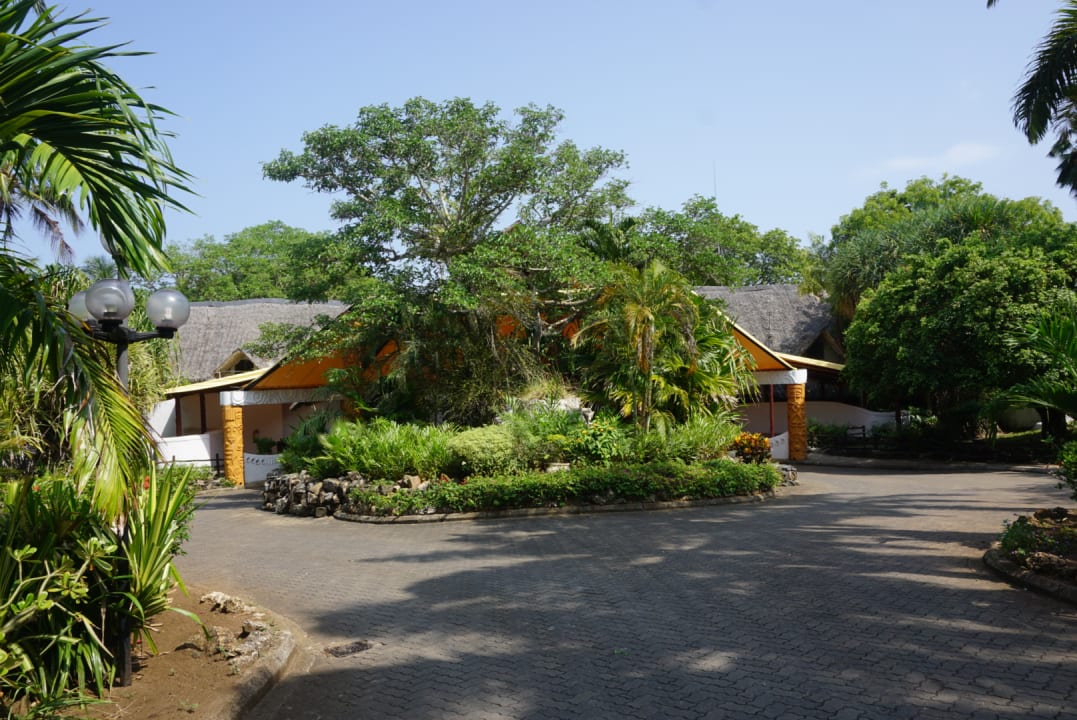 Hoteleinfahrt Hotel Southern Palms Beach Resort