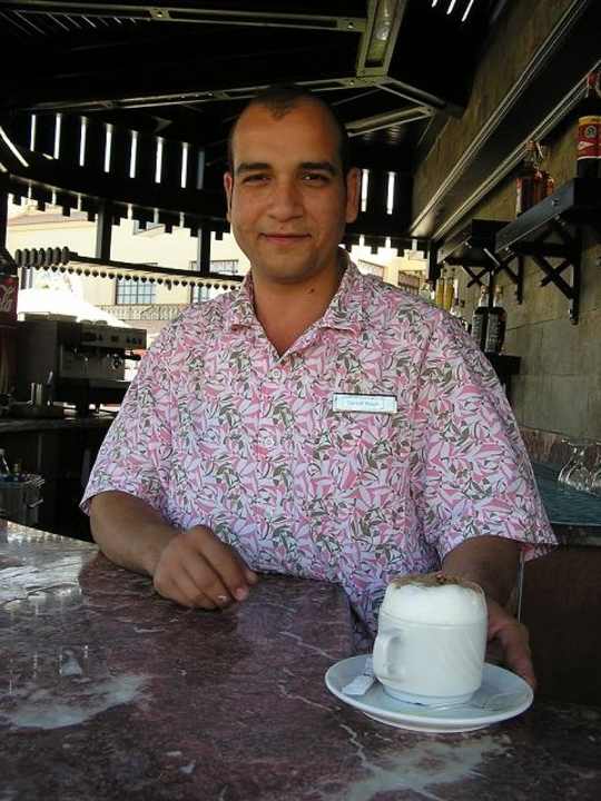 Einer der freundlichen Kellner Pickalbatros Dana Beach Resort - Hurghada