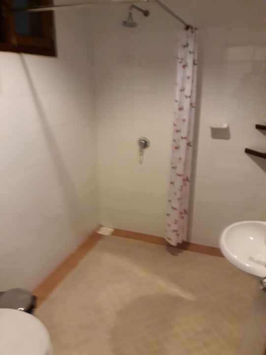 Primitives Bad Hotel Win Unity Resort