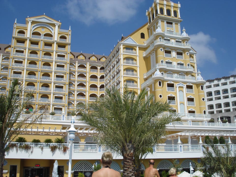 Hotel von rechter Seite hinten Royal Holiday Palace