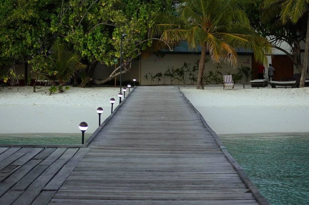 Steg zum Tauch-Center Eri Maldives